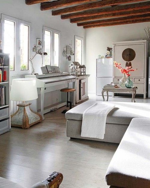 White piano