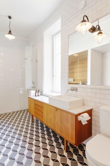 70s bathroom