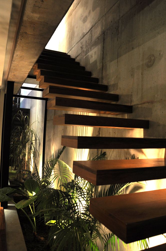 Floating staircase